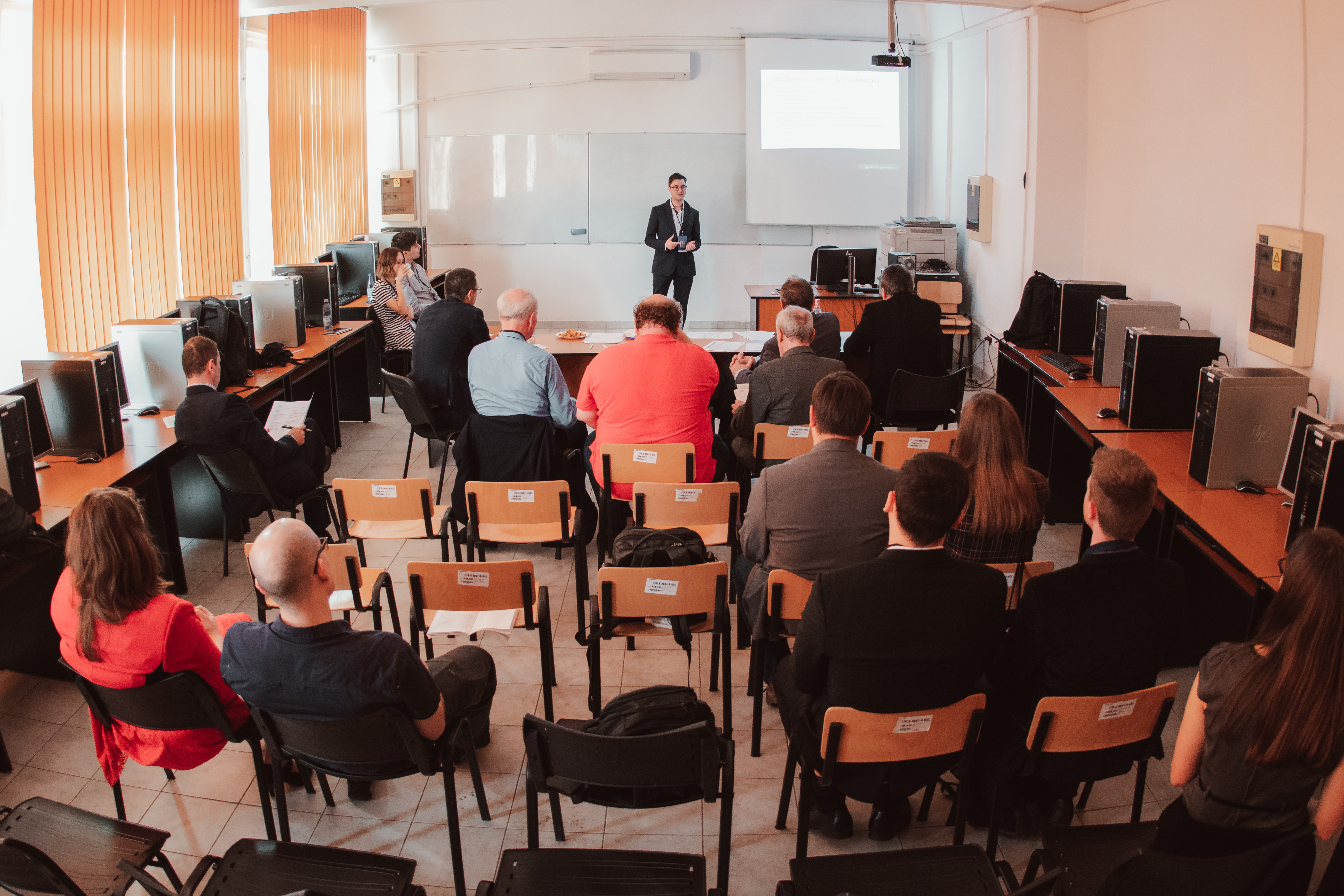 Előadás a Temesváron megrendezett 'Határon túli' XXIII. MTDK-n